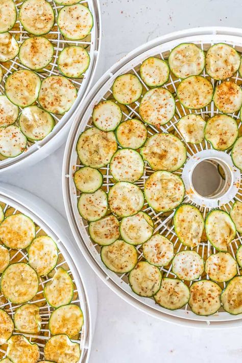 Freezing Green Peppers, Crispy Zucchini Chips, Bbq Zucchini, Dehydrated Zucchini Chips, Cucumber Chips, Crispy Zucchini, Food Dehydration, My Keto, Zucchini Chips