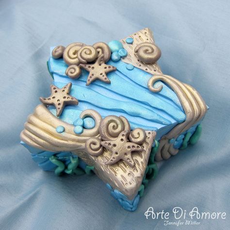 Under the sea. Slab Container, Clay Box Ideas, Clay Book, Fimo Diy, Sunken Treasure, Diy Polymer Clay, Clay Box, Polymer Art, Nautical Cake