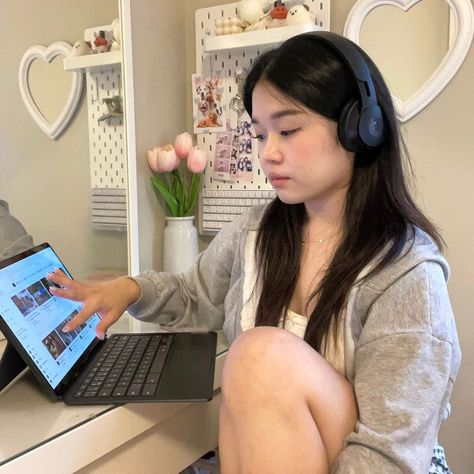 daisy choi Daisy Choi, Cream Aesthetic, Studying Inspo, Instagram Photo Inspiration, Just Girl Things, Grunge Aesthetic, Study Motivation, Role Models, Korean Girl