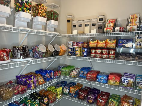 Pantry Full Of Snacks, Fully Stocked Pantry, Snacks In Pantry, Stocked Pantry Goals, Snack Storage Ideas, Walk In Pantry Organization, Snack Pantry, Snacks Pantry, Pantry Restock