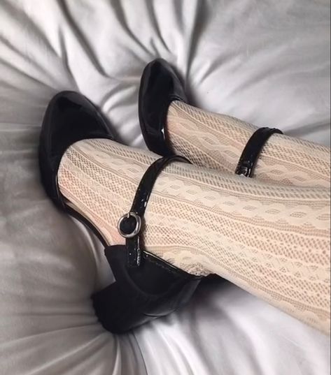 Fancy Shoes, Aesthetic Shoes, Pretty Shoes, Dream Shoes, Dark Fashion, Mary Jane Shoes, Cute Shoes, Home Ideas, Pretty Outfits