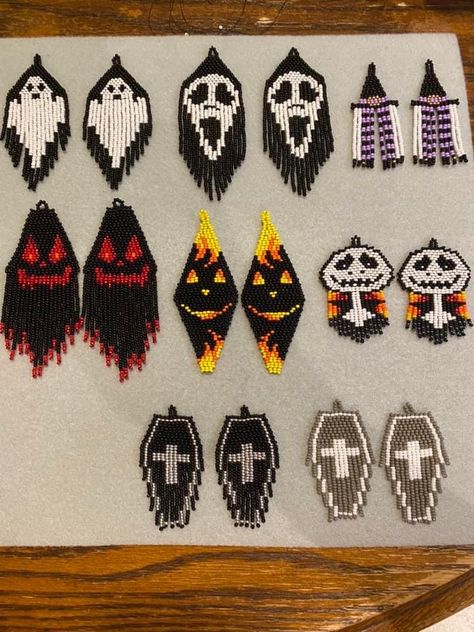 Spooky Beaded Earrings, Halloween Beading Patterns, Gothic Beaded Earrings, Halloween Bead Earrings, Beaded Halloween Jewelry, Halloween Seed Bead Earrings, Native Bead Work, Beaded Earrings Native Beadwork, Beaded Halloween Earrings