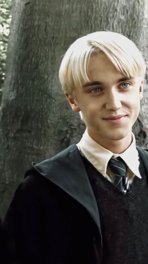 Draco Malfoy aesthetic Harry Potter Hogwarts Malfoy Aesthetic, Draco Malfoy Aesthetic, Tom Felton, Draco Malfoy, Blonde, Black