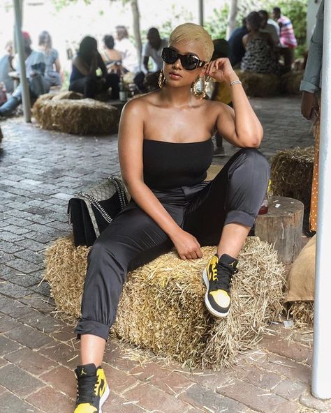 Mihlali Ndamase Instagram, Mihlali Ndamase, Naija Fashion, Flats Outfit, Influencers Fashion, Chic Outfits, One Shoulder Blouse, Style Fashion, Insta Fashion