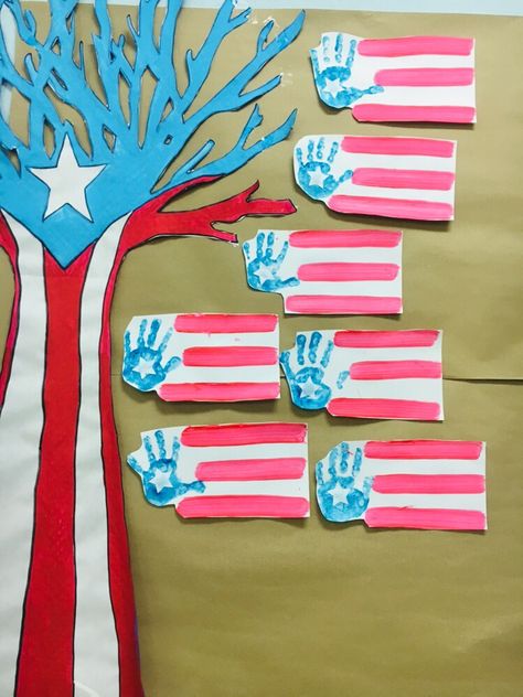 Students made the flag of Puerto Rico with their hands. #teachers #puertorico #preschool Puerto Rico Art Crafts, Preschool Flag Activities, Puerto Rico Crafts For Preschool, Puerto Rico Preschool Activities, Flags Preschool Activities, Puerto Rico Arts And Crafts For Kids, Puerto Rico Classroom Door Decoration, Puerto Rico Crafts For Kids, Puertorriqueñidad Ideas