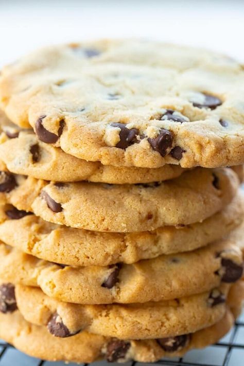 Crispy Chocolate Chip Cookie Recipe - The Kitchen Magpie Cookie Recipe Without Baking Soda, Crunchy Cookies Recipe, Best Choc Chip Cookies, Choc Chip Cookie Recipe, Crunchy Chocolate Chip Cookies, Crispy Chocolate Chip Cookies, Cookie Recipes From Scratch, Best Chocolate Chip Cookies Recipe, Homemade Chocolate Chips