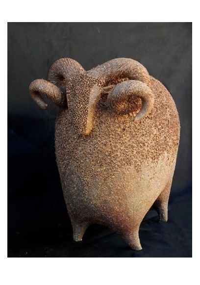 Sheep Art, Pottery Animals, Sculptures Céramiques, Ancient Pottery, Ceramic Figures, Ceramic Animals, Pottery Sculpture, Clay Pot, Pottery Designs