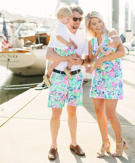 Lilly Pulitzer Mommy And Me, Vintage Lilly Pulitzer Prints, Lily Pulitzer Dress Vintage, Lilly Pulitzer Prints Blue, Mother Daughter Outfits, Vintage Lilly Pulitzer 1960s, Dear Future Husband, Picture Outfits, Family Goals