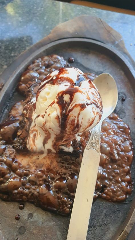 Sizzler Brownie at Nagercoil Drizzle Bistro Ice Cream, Cream, Ethnic Recipes