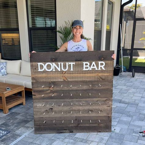 Donut Holder For Party, Donut Pegboard Diy, Donut Wall Graduation Party, Donut Display Ideas, Diy Donut Stand, Diy Donut Wall, Diy Donut Bar, Donut Wall Wedding, Donut Board