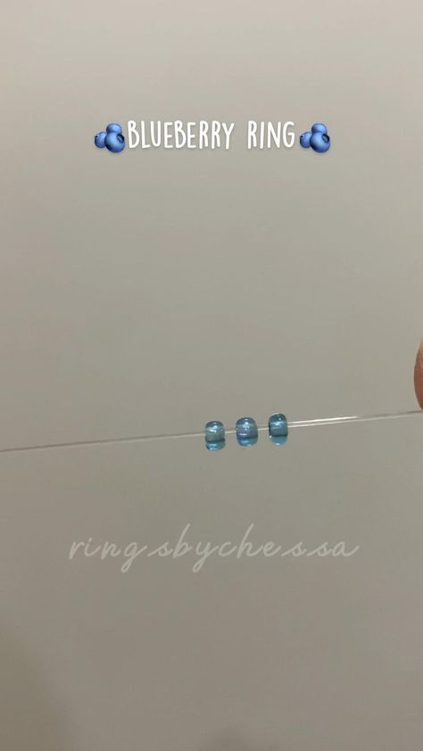 Easy Beaded Ring Tutorial, Cat Beads Ring, Tiny Bead Ideas, Cute Seed Bead Rings, Cute Diy Jewelry Ideas, Bunny Ring Beads, Diy Cincin Manik, How To Make A Flower Out Of Beads, Things To Make Out Of Beads