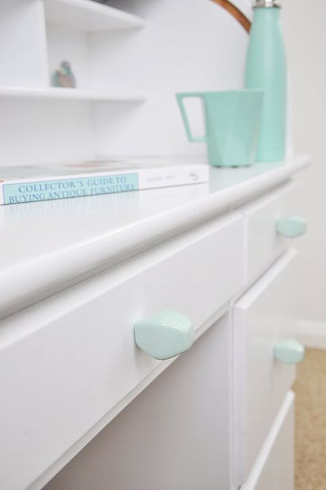 Check out this item in my Etsy shop https://www.etsy.com/uk/listing/581821148/ceramics-handles-diamond-colour-pastel Bathroom Cabinet Remodel, Drawer Pulls Kitchen, Blue Drawers, Blue Dresser, Wardrobe Knob, Dresser Drawer Pulls, Cabinet Remodel, Moving Gifts, Pastel Mint