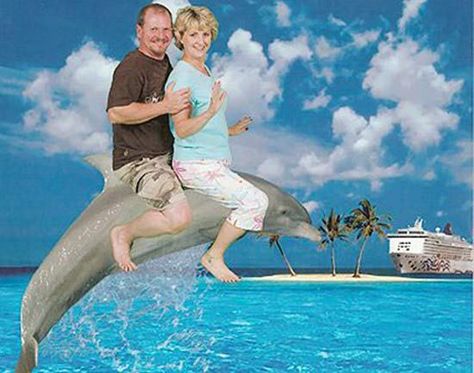 ~ 38 Awkward Family Vacation Photos Awkward Couple Photos, Awkward Photoshoot, Awkward Couple, Funny Couple Photos, Awkward Family Portraits, Awkward Family Pictures, Funny Calendars, Vacation Meme, Awkward Poses