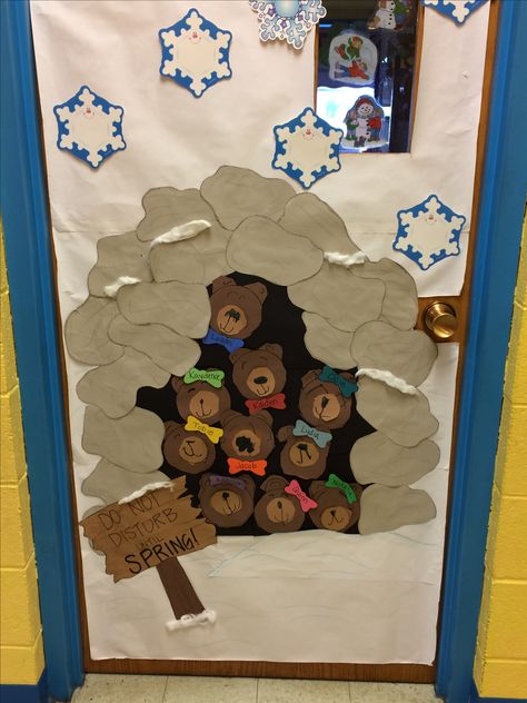 Kindergarten Bulletin Boards, Winter Bulletin, Winter Activities Preschool, Spring Classroom, Preschool Bulletin, Activities Preschool, Classroom Projects, Bear Theme, Classroom Bulletin Boards