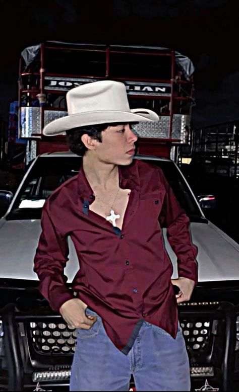 Guy With No Shirt, Vaquero Chambelanes Outfits, Vaquero Guys, Jaripeo Outfits Men, Vaquero Outfit Mexican Men, Sombrero Outfit, Outfit Vaquera, Country Outfits For Men, Rodeo Aesthetic