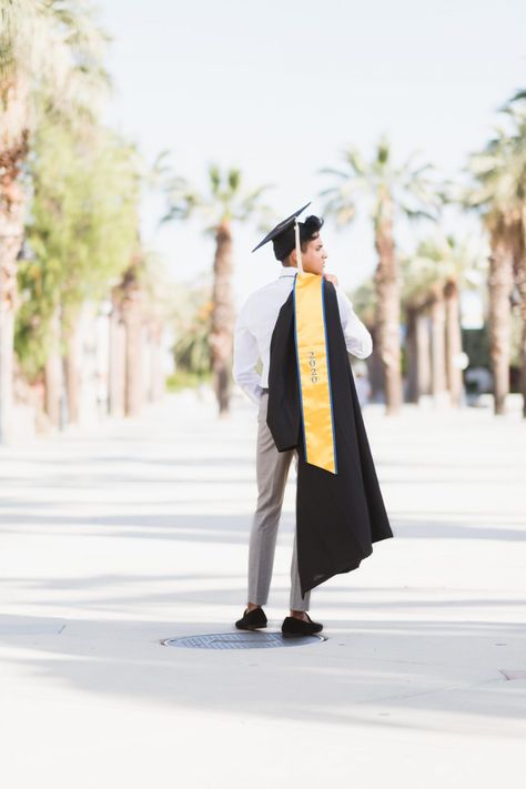 Graduation Photoshoot Men Photo Ideas, Senior Photoshoot Guys, Senior Boy Photography Cap And Gown, Grad Pictures For Guys, Graduation Picture Ideas For Guys Senior Year Photo Shoot, College Grad Pics For Guys, Grad Pic Poses For Boys, College Senior Picture Ideas For Guys, Boy Graduation Picture Ideas