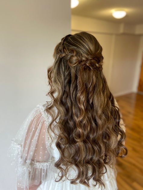 Bridal hair ; bridal shower hair; wedding hair inspo ; bridal half up half down ; bridesmaid hair Fairytale Hairstyles Half Up, Bridal Hairstyles Half Up, Enchanted Forest Hairstyles, Fairy Wedding Hair, Whimsical Wedding Hair, Hear Styles, Fantasy Academy, Bridal Shower Hair, Fairy Ball Gown