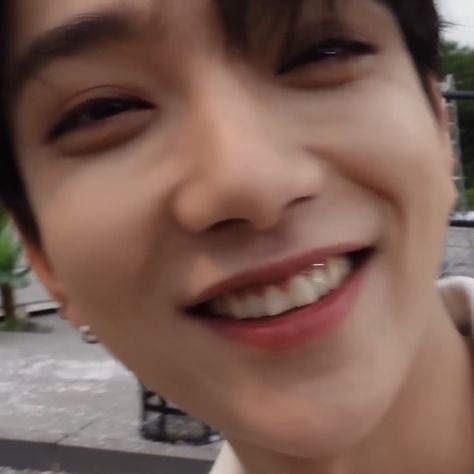 Svt Joshua Meme, Joshua Svt Memes, Joshua Hong Pfp, Joshua Hong Smile, Joshua Icons Cute, Joshua Cute Icon, Joshua Icons Seventeen, Joshua Smile, Joshua Hong Icons