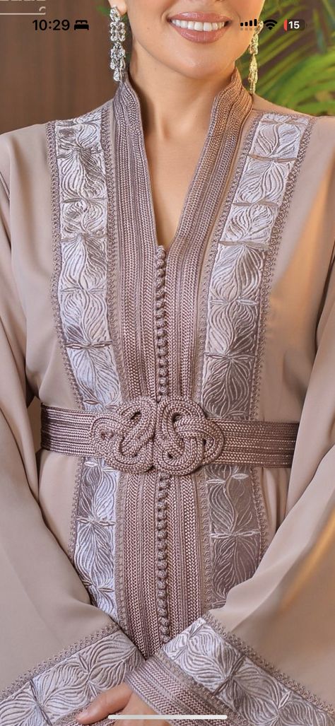 Moroccan Outfit, Caftan Simple, Moroccan Fashion, Moroccan Dress, Modern Moroccan, Modesty Fashion, Moroccan Caftan, Abayas Fashion, Traditional Dresses