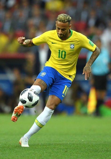 Neymar dominando bola Neymar Kicking Ball, Brazil Football Team, Neymar Brazil, Messi Videos, Best Motorbike, Neymar Jr Wallpapers, Neymar Football, Leonel Messi, Global Icon