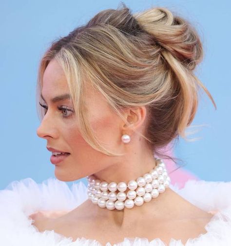 Margot Robbie Hair, Barbie Margot Robbie, Bride Hairstyles Updo, Hair Styles For Long Hair, London 2023, Styles For Long Hair, Bridal Hair Down, Belle Hairstyle, Wedding Hairstyles And Makeup