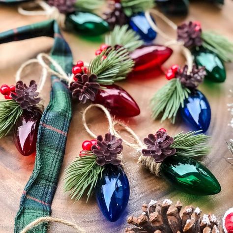 Old Photo Christmas Ornaments, Diy Farmhouse Christmas Ornaments, Christmas Light Tree, Diy Farmhouse Christmas, Diy Holiday Crafts, Light Tree, Diy Christmas Lights, Farmhouse Christmas Ornaments, Christmas Light Ornament