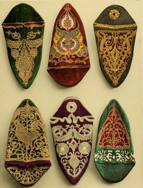 La décoration marocaine; cinquante-quatre planches accompagnées d'une préface et d'une table descriptive (1924) In: The Mary Ann Beinecke Decorative Art Collection. Sterling and Francine Clark Art Institute Library Morocco Embroidery, Moroccan Shoes, Moroccan Slippers, Moroccan Aesthetic, Emblem Embroidery, Historical Shoes, Traditional Attires, Moroccan Culture, Moroccan Art