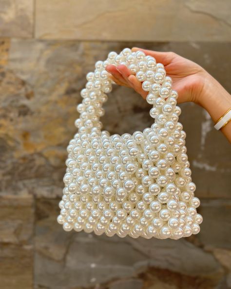 Pearl Bag 🤍 . . . #hanmadebag #inciçanta #monamibutik #kesfet Pearl Clutch Bag, Bead Bag, Pearl Clutch, Diy Bags Patterns, Pearl Bag, Beaded Bags, Bridal Pearls, Diy Bag, Accessories Unique