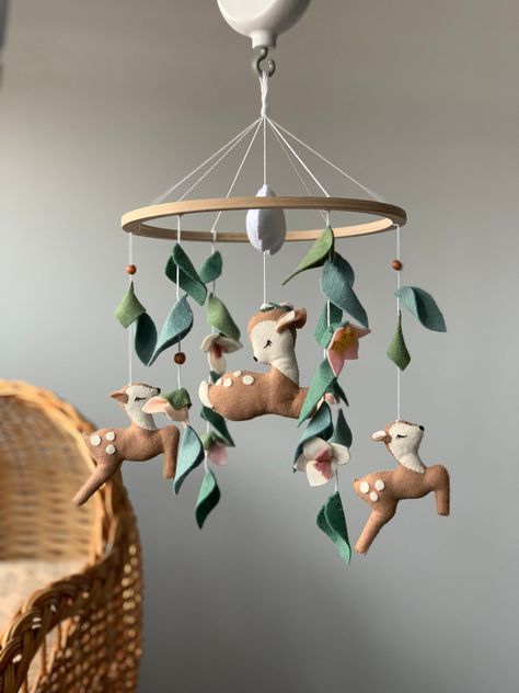 Hello And Welcome MobileLand Hanging felt baby mobile woodland for the newborn with deer , leaves and flowers. Best present for your new child or for a baby shower. Size : Wood ring diameter - 8.6 inches . Length from top hook to the bottom piece - 15-20 inches . Let's create a unique mobile for your baby. Different colors are possible. Our mobiles are entirely handmade, produced with great care about nursery design and love to children. Our mobiles are not just high-quality handmade toys. They Woodland Deer Nursery, Hanging Crib Mobile, Hanging Crib, Woodland Crib, Creature Marine, Woodland Mobile, Deer Nursery, Forest Deer, Deer Baby