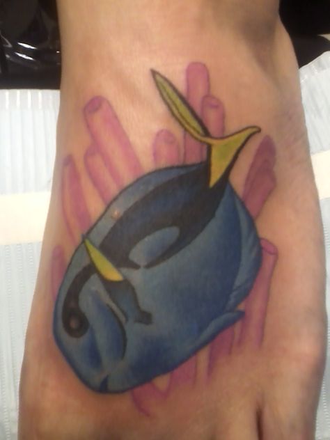 foot tattoo Blue Tang Blue Tang Tattoo, Tropical Fish Tattoo, Tattoo Koi Fish, Tattoo Fish, Tattoo Koi, Tattoo On Foot, Tattoo Tips, Blue Tang, Ocean Fishing