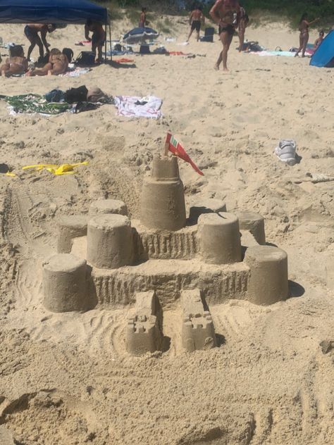 Easy Sand Castle Ideas At The Beach, How To Make A Sand Castle, Cool Sand Castles, Building Sand Castles The Beach, Sand Castles Ideas, Sandcastles Ideas, Beach Sand Art Easy, Sand Castle Ideas Easy, Sand Castle Aesthetic