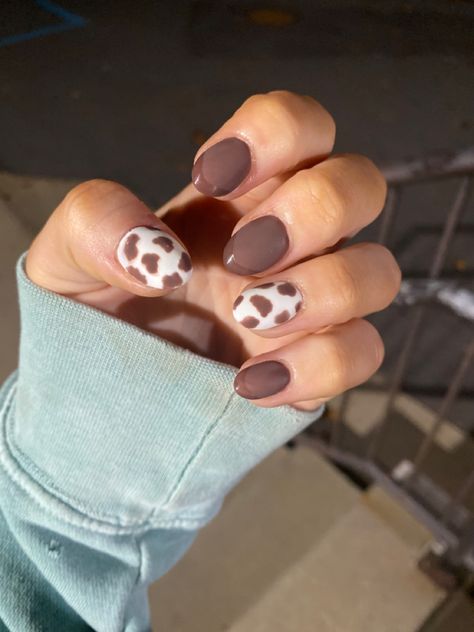 Fall Nails With Cow Print, Brown And White Cow Print Nails, Hoco Nails Gel, Fall Cow Nails, Fall Cow Print Nails, Fall Country Nails, Fall Western Nails, Western Nails, Country Nails