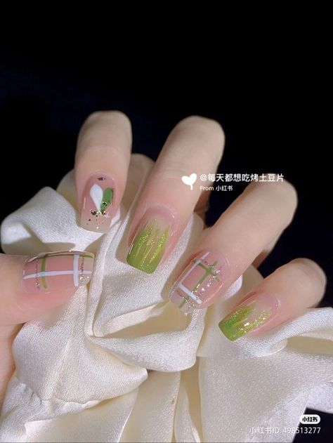 Reflective Nails, Ombre Nail Art Designs, Green Nail Art, Summer Gel Nails, Fake Nails Designs, Asian Nails, Nails Design With Rhinestones, Nail Art Ombre, Pretty Gel Nails