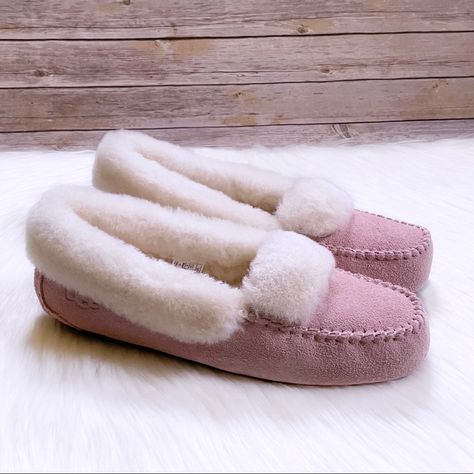 Mocassin Shoes, Pink Moccasins, Ugh Boots, Black Moccasins, Uggs Moccasins, Bridesmaids Robes, Pink Uggs, Moccasins Women, Moccasin Slippers