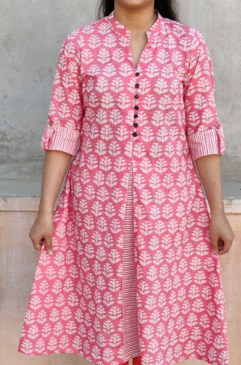 Floral Kurti Designs Latest Cotton, Coller Neck Pattern Kurti, Coller Neck Kurtis, Printed Kurta Designs Women, New Kurti Pattern, Kurthi Necks Latest Design, Kurti Designs Cotton, Elegant Kurti, Collar Kurti Design