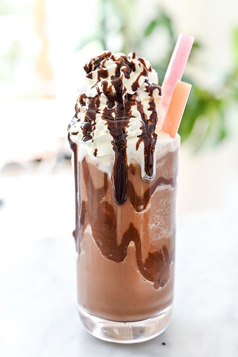 Blended Coffee Drinks Recipes, Foodiecrush Recipes, Mocha At Home, Sweet Green Smoothie, Blended Coffee Drinks, Ice Blended, Homemade Iced Coffee, Mocha Frappe, Iced Mocha