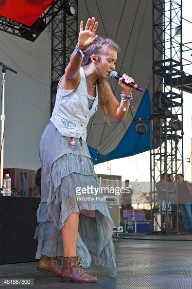 Lauren Daigle #laurendaigle Lauren Daigle Outfits, Lauren Daigle Style, Christian Hippie, Hippy Outfits, Lauren Diagle, Curated Wardrobe, Christian Music Artists, Boho Rock, Church Clothes