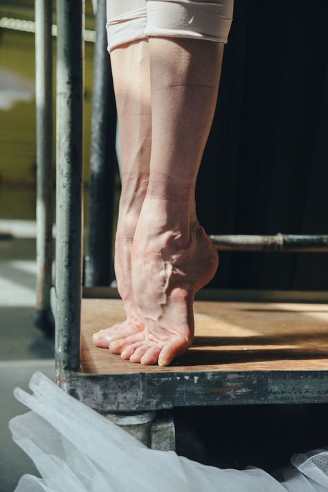 5 Things You Should Be Doing For Higher, Faster Jumps - Dance Magazine Leg Reference, Foot Anatomy, Foot Soak, Anatomy Poses, Ballet Photography, Free Life, Anatomy Reference, Dance Photography, Human Anatomy