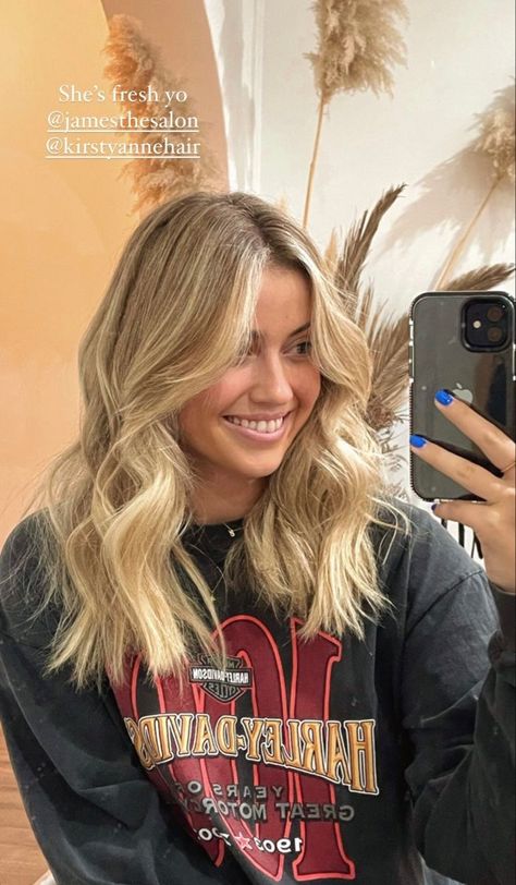 Cute Haircut For Blondes, Business Casual Outfits Jean, All Over Babylights Blonde, Medium Length Blonde Balayage With Curtain Bangs, Haircuts For Thick Blonde Hair, Buttery Blonde With Lowlights, Balayage With Money Piece Blonde, Blonde Hair With Bleached Front Pieces, Medium Length Fall Blonde