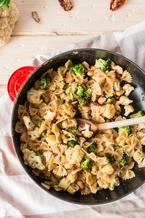 Pasta With Broccoli And Cauliflower, Serotonin Diet, Easy Healthy Family Dinners, Instant Pot Casserole, Broccoli Cauliflower Recipes, Slow Cooker Ideas, Italian Broccoli, High Carb Low Fat Vegan, High Carb Vegan