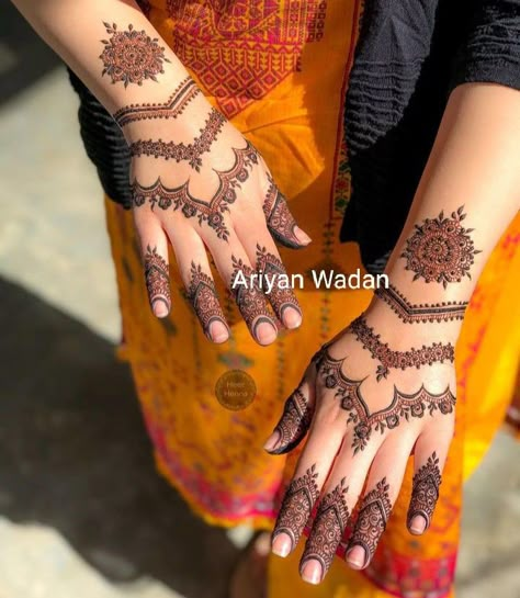 Mhndi Dsgns Simple For Eid, Tikki Design, Marriage Video, Eid Mehndi, Henna Tattoo Designs Hand, Finger Henna, Simple Henna Tattoo, Beautiful Henna, Latest Henna Designs