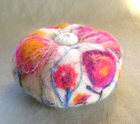 Wool Pincushions, Felt Pincushions, Felt Embroidery, Wool Roving, Hand Dyed Wool, Needle Felting Projects, Pendleton Wool, Pin Cushion, Felted Wool