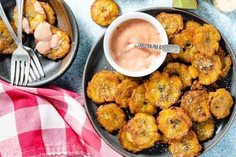 A popular savory Cuban dish, tostones are plantains that are fried, smashed, and fried again. I serve them with a savory pink sauce. Loaded with fiber and prebiotics, try this recipe today and let me know how much you love them too! Side For Fish, Fried Plantain Recipe, Dominican Dish, Green Plantains, Pink Sauce, Cuban Dishes, Pink Dishes, Bite Size Food, Tropical Food