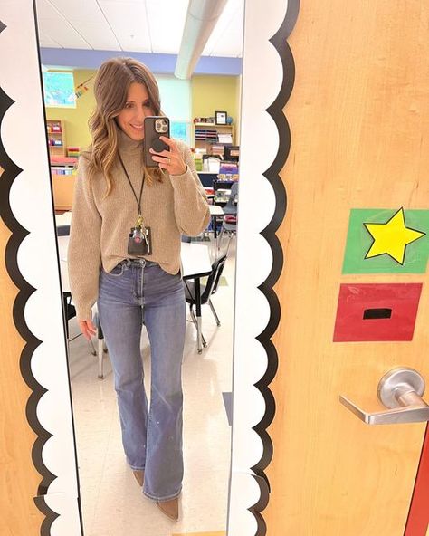 Flare Jeans Teacher Outfit, Turtleneck And Flare Jeans, Sweater And Flare Jeans Outfit, Flare Jeans And Sweater Outfit, Flare Jeans Outfit Work, Jeans Teacher Outfits, Outfits With Bootcut Jeans, Flared Jeans Outfit Fall, Cher Looks