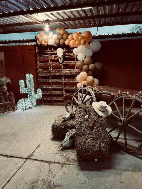 Western Graduation Party Decor, 21st Cowgirl Party Western Theme, Western Graduation Decorations, Graduation Western Party Ideas, 50th Birthday Rodeo Theme, Boots And Dukes Party, Mexican Western Party, Western Hoco Theme, Rustic Western Party Decor