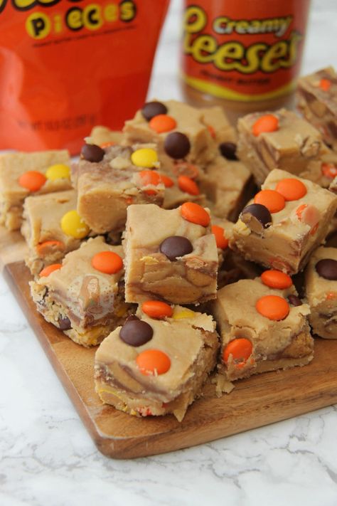 Peanut Butter Fudge! - Jane's Patisserie Reese Pieces, Janes Patisserie, Chocolate Peanut Butter Fudge, Butter Fudge, Homemade Fudge, Peanut Butter Desserts, Homemade Peanut Butter, Easy Peanut Butter, Peanut Butter Fudge