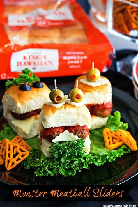 Monster Meatball Sliders Halloween Crypt, Easy Halloween Food Appetizers, Savory Halloween Food, Halloween Apps, Whimsical Food, Halloween Finger Foods, Big Ang, Halloween Appetizers Easy, Meatball Sliders