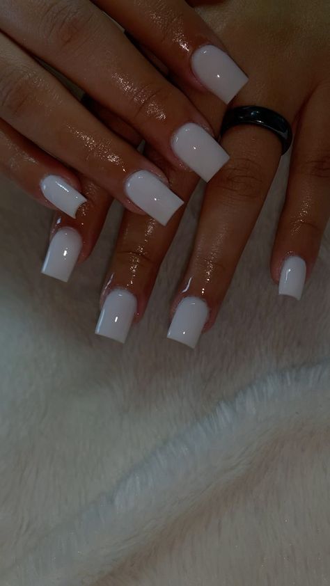 Short Nails Ideas Acrylic Design, Short White Nails Square, White Nails Design Short, Short Nails White Design, Short White Nails Ideas, White Short Nails Ideas, Simple Cute Nail Ideas, Cute Nails For School, Cheer Nails