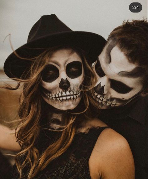 Halloween Photoshoot Skeleton, Halloween Makeup Photoshoot, Skeleton Photoshoot, Halloween Shooting, Mexican Halloween Costume, Shooting Photo Couple, Halloween Makeup Sugar Skull, Skeleton Halloween Costume, Creepy Halloween Makeup