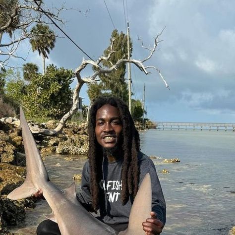 Blavity on Instagram: "A Florida man has become a viral sensation after catching a shark with his bare hands during his fishing trip. Rasheen Bailey’s stunning feat happened at Pine Island in Bokeelia, Florida.  Bailey’s company offers people a chance to come along for a fishing trip. Bailey describes himself as “a kid from the hood that has started a social media account to document and share his life of fishing and building.”   Learn more about Bailey's passion for fishing with the link in our bio!" Bokeelia Florida, Fishing Florida, Florida Fishing, Man Fishing, Bare Hands, Florida Man, Pine Island, Fallout 4, Fishing Trip